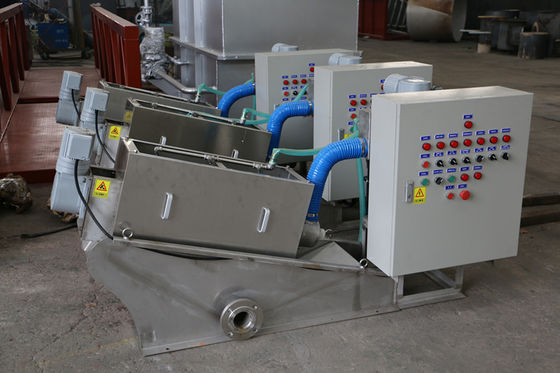 Apparecchiature per l'essiccazione dei fanghi per il trattamento delle acque reflue industriali e municipali Peso KG 500 kg