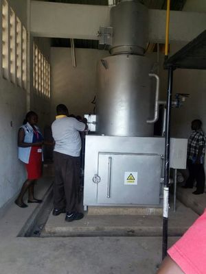 2300-13000 kg di capacità Incineratore di rifiuti industriali per una gestione ecologica dei rifiuti